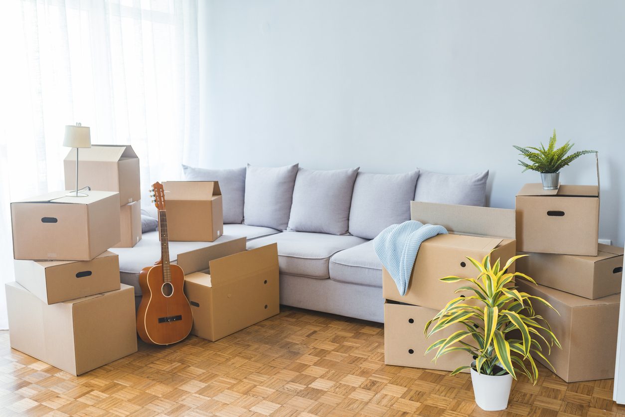 15 Dos and 5 Don'ts of Moving into Your First Apartment