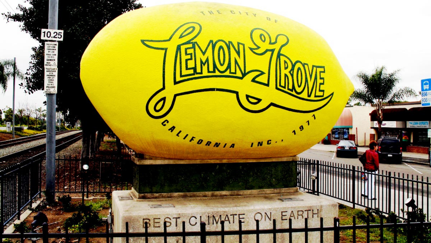 lemon grove california lemon statue