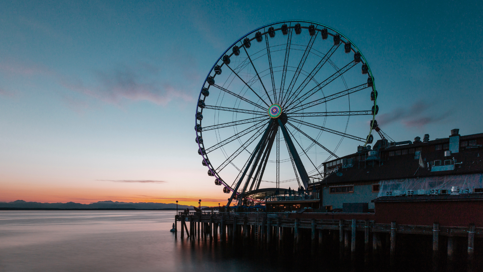 the ferris wheel in seattle on the waterfront